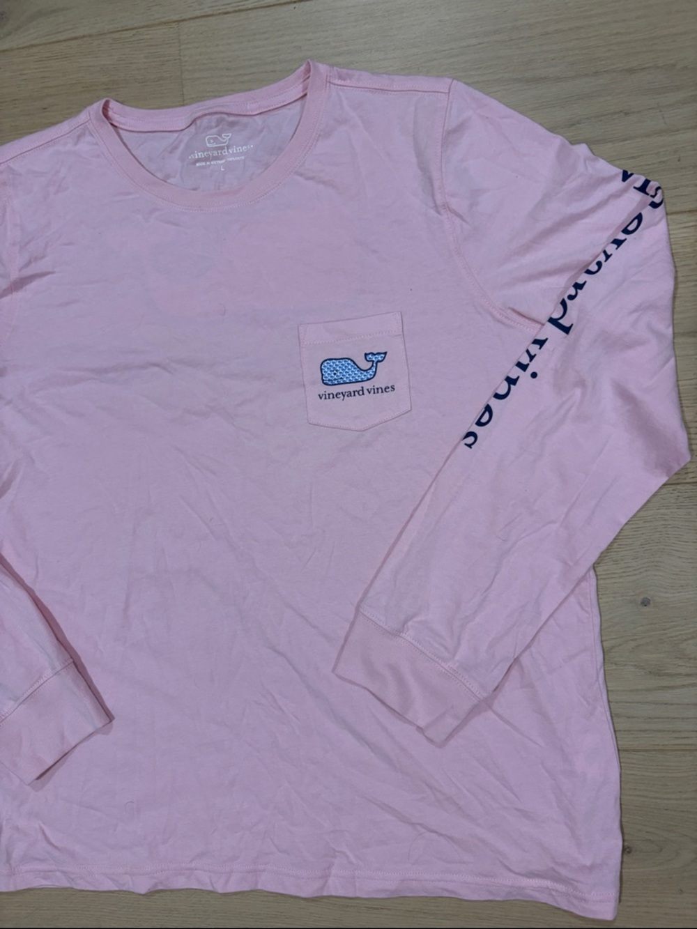 Vineyard Vines pink women’s Long-Sleeve Pocket Tee, Whale Patch, size L.